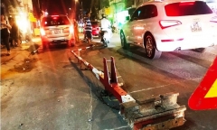 TP.HCM: Thót tim vì ô tô húc văng thanh gác chắn, suýt đâm tàu hỏa