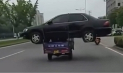 Video: Dùng xe ba bánh 