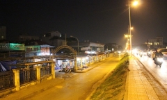 Vỉa hè quận Tây Hồ đã thông thoáng, người dân vô tư đi dạo
