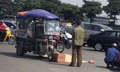 Vợ tài xế ngã xuống đường tử vong sau cú phanh gấp