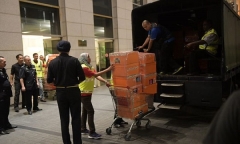 Cảnh sát thu giữ 72 túi tiền, 284 túi xách hàng hiệu tại nhà cựu thủ tướng Malaysia