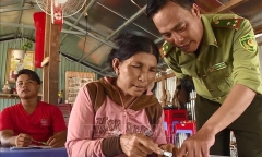 Lớp học đặc biệt trên lòng hồ Trị An