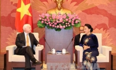 Chủ tịch Quốc hội tiếp Đoàn Ủy ban Quân vụ Thượng viện Hoa Kỳ