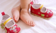 Hướng dẫn cách chọn giày dép cho bé phù hợp nhất