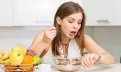 Ăn tối sau 6 giờ - mối nguy hiểm tiềm ẩn nhiều người mắc phải