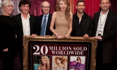 Tin tức giải trí mới nhất ngày 16/11: Hãng đĩa cũ phủ nhận, tố ngược Taylor Swift nợ hàng triệu USD
