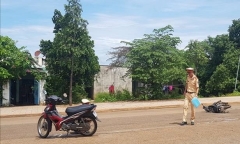 Tin tức tai nạn giao thông mới nhất hôm nay 25/7/2019: Tông xe máy vào ô tô, nam thanh niên tử vong tại chỗ