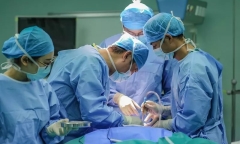 Đi khám răng, người phụ nữ chết lặng khi biết mình bị ung thư khoang miệng