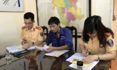 Vụ xe chở rác nói đuôi nhau lấn làn buýt nhanh: Xử phạt, tước bằng lái 4 tài xế