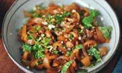 Thịt heo mua về đừng vội bỏ bì, chỉ với vài bước đơn giản bạn đã có món ăn cực ngon