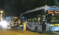 Va chạm liên hoàn trên quốc lộ, 5 người thương vong