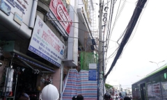 Công nhân tại công trình hội nghị tiệc cưới bị điện giật rơi từ tầng 2 xuống