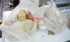 Thu giữ 49 kg giò chả mốc trộn lẫn thịt sống ở Bình Phước