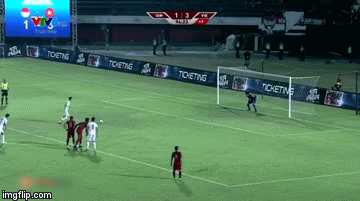 Video: Cú sút penalty của Hùng Dũng bị thủ thành Indonesia chặn đứng