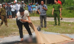 Thi thể nam giới khoảng 20 tuổi trôi dạt trên sông ở Cà Mau
