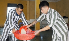 Khắc khoải mong Tết đoàn viên của những con người một thời lầm lỗi