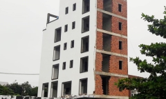 Theo cha đi phụ hồ, nam thanh niên bị điện giật chết