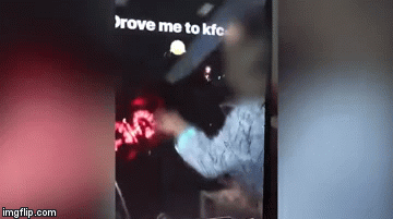 Video: Kinh hãi cảnh bé 3 tuổi lái ô tô chở mẹ băng băng trên phố