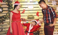 Gia đình Thanh Thúy hạnh phúc đêm Noel