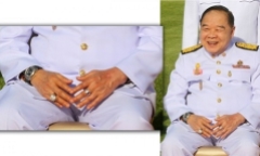 Dùng tay che nắng, phó thủ tướng Thái Lan