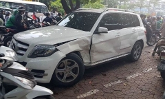 Hà Nội: Xế hộp Audi Q5 bất ngờ đâm liên hoàn 3 xe trên phố, tài xế trốn khỏi hiện trường
