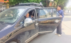 Bộ Giao thông đề xuất Grab car ko phải gắn mào như taxi truyền thống