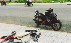 Làm rõ vụ việc nam thanh niên đánh người, phá xe máy rồi vứt bên vỉa hè