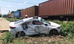 Tin tai nạn giao thông mới nhất ngày 3/4/2019: Tàu hỏa tông văng ô tô, 3 người bị thương