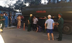 Xe bồn biển đỏ cán chết người giữa trung tâm Sài Gòn