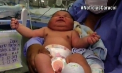 Bé sơ sinh nặng 6,4 kg, dài 55 cm tại Columbia