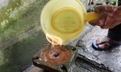 Người phụ nữ ném con xuống giếng: Luật sư bào chữa rơi nước mắt