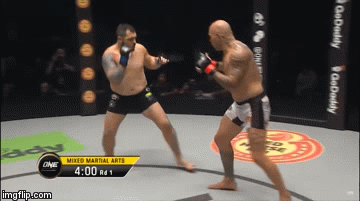 Kinh điển MMA: Nhà vô địch hạng nặng hạ knock-out đối thủ trong 1 phút