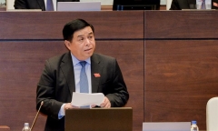 Bộ trưởng Nguyễn Chí Dũng trả lời chất vấn