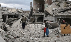 IS chạy khỏi thủ đô Syria sau “cơn mưa” hỏa lực