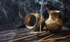 Thái Lan truy bắt người đàn ông bí ẩn đốt 36 nén nhang ở tòa nhà thủ tướng