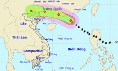 Cơn bão số 7 từ biển Đông mạnh cấp 9 đang đi vào đất liền