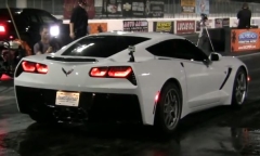 Xế cơ bắp Chevrolet Corvette C7 “nhả đạn, đốt lốp” trên đường thử
