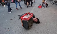 Ngán ngẩm cảnh ăn xin bò lê lết ở chợ Viềng để chèo kéo khách du lịch