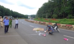 Tin tai nạn giao thông mới nhất ngày 3/7/2018: Bé gái 11 tuổi chết thảm sau va chạm với xe khách