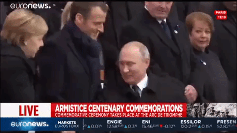 Video: Cử chỉ ngoại giao đặc biệt ông Putin dành cho ôngTrump tại lễ tưởng niệm ở Paris