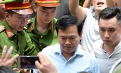 Video: Ông Nguyễn Hữu Linh vội vã vào phòng xử kín, né tránh ống kính phóng viên