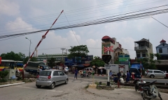 Vụ tàu hỏa đâm ô tô: Tăng cường nhân viên gác barie giờ cao điểm