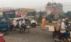 Vụ tàu hỏa đâm ô tô: Tăng cường nhân viên gác barie giờ cao điểm