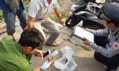 Vụ tàu hỏa đâm ô tô: Tăng cường nhân viên gác barie giờ cao điểm