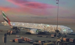 Sự thật về máy bay Emirates Arlines của Dubai được phủ kim cương
