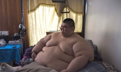 Người đàn ông 32 tuổi nặng hơn nửa tấn và 6 năm liên tiếp chỉ nằm trên giường