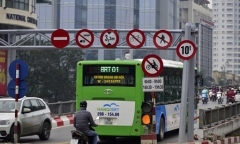 Hà Nội sẽ cấp phù hiệu cho taxi chạy trên tuyến buýt nhanh BRT