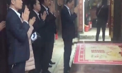 Giám đốc điện lực huyện bị đình chỉ vì đi lễ trong giờ hành chính