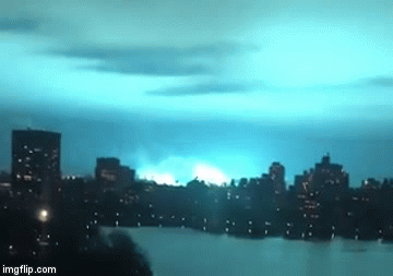 Bầu trời New York chuyển xanh như phim viễn tưởng khiến nhiều người hoảng sợ