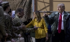 Chuyến thăm gây tranh cãi của ông Trump: Cùng lúc vi phạm luật pháp Mỹ và Iraq?